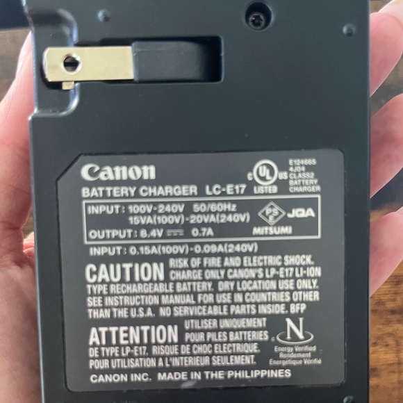 Canon T8i Camera - Picture 6 of 8